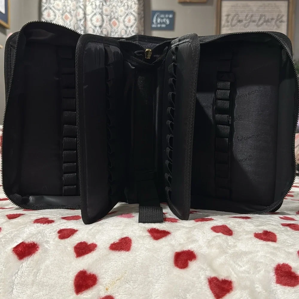 Rownyeon Travel case, organizer! Markers, lipsticks, essential oils & more! New!